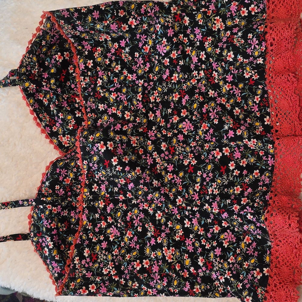 Floral Lace Trim Camisole Top - Picture 4 of 4
